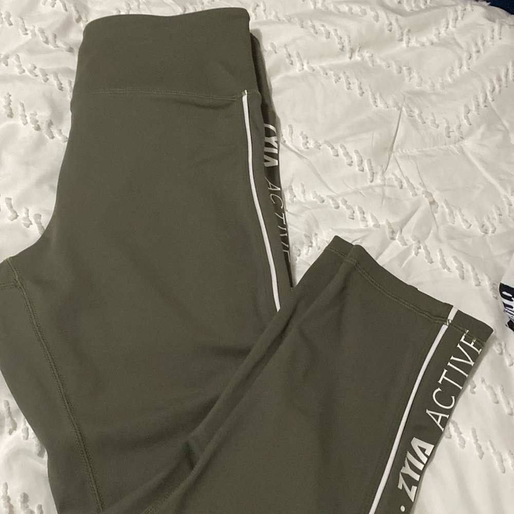 Zyia light n tight. Olive crops.